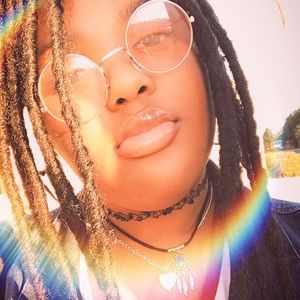 Meet your Posher, Amaya